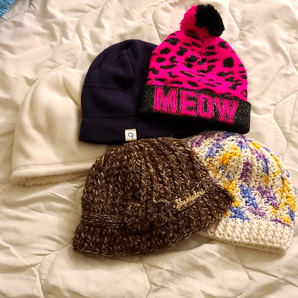 5🔥Girls Beanie Bundle!! - Picture 1 of 4